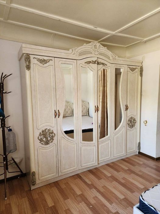 Продаётся Спальный гарнитур комплект