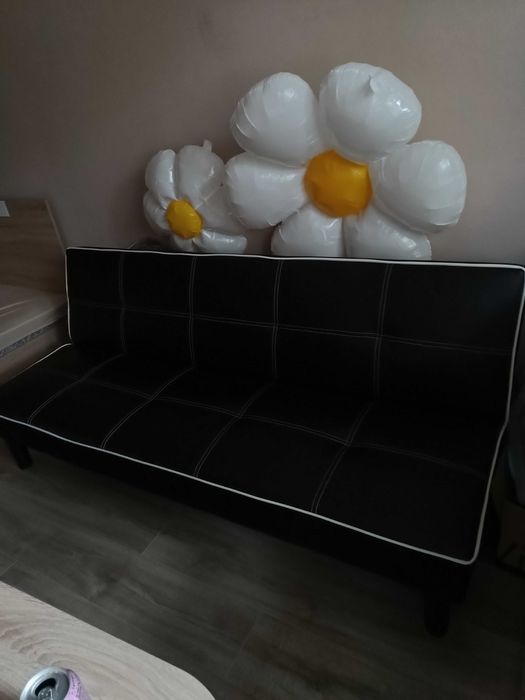 Диван и холна маса