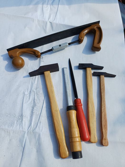 Комплект инструменти.С три различни  чукчета и длето  и шабър.