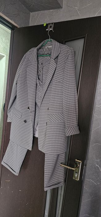 Продам костюм брючный в клетку