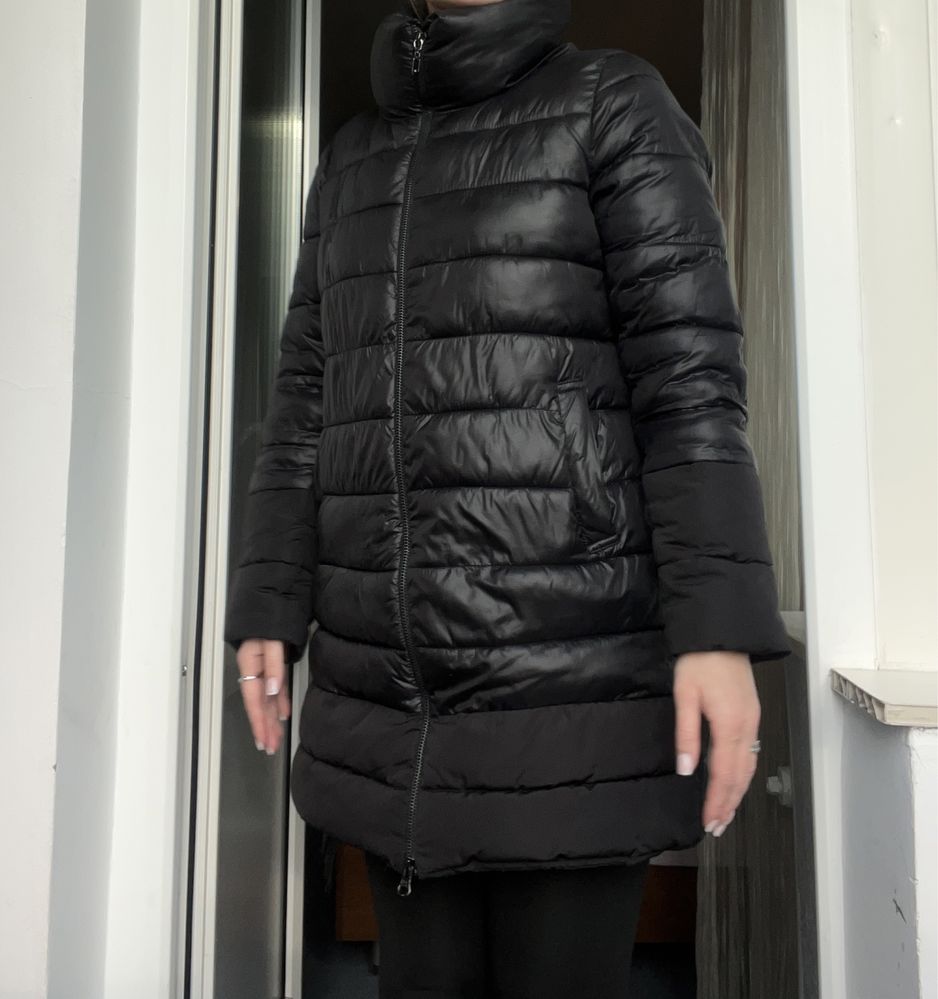 Продам осеннюю куртку в отличном состоянии. Размер 42.