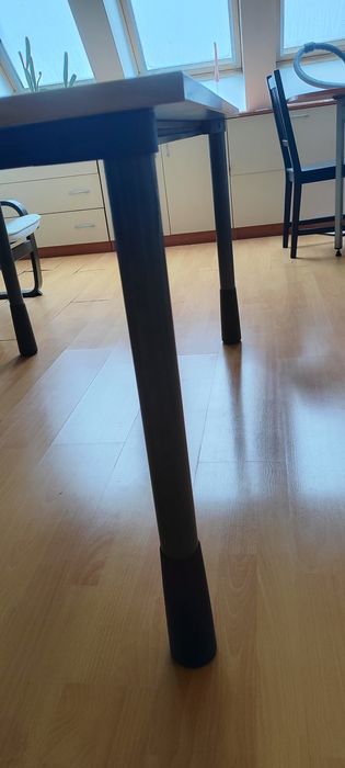 Офис бюро Kinnarps с регулируема височина