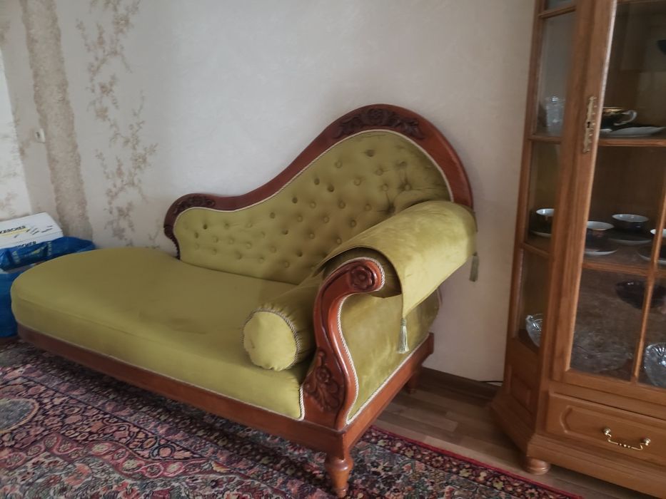 Кушетка.  Дерево