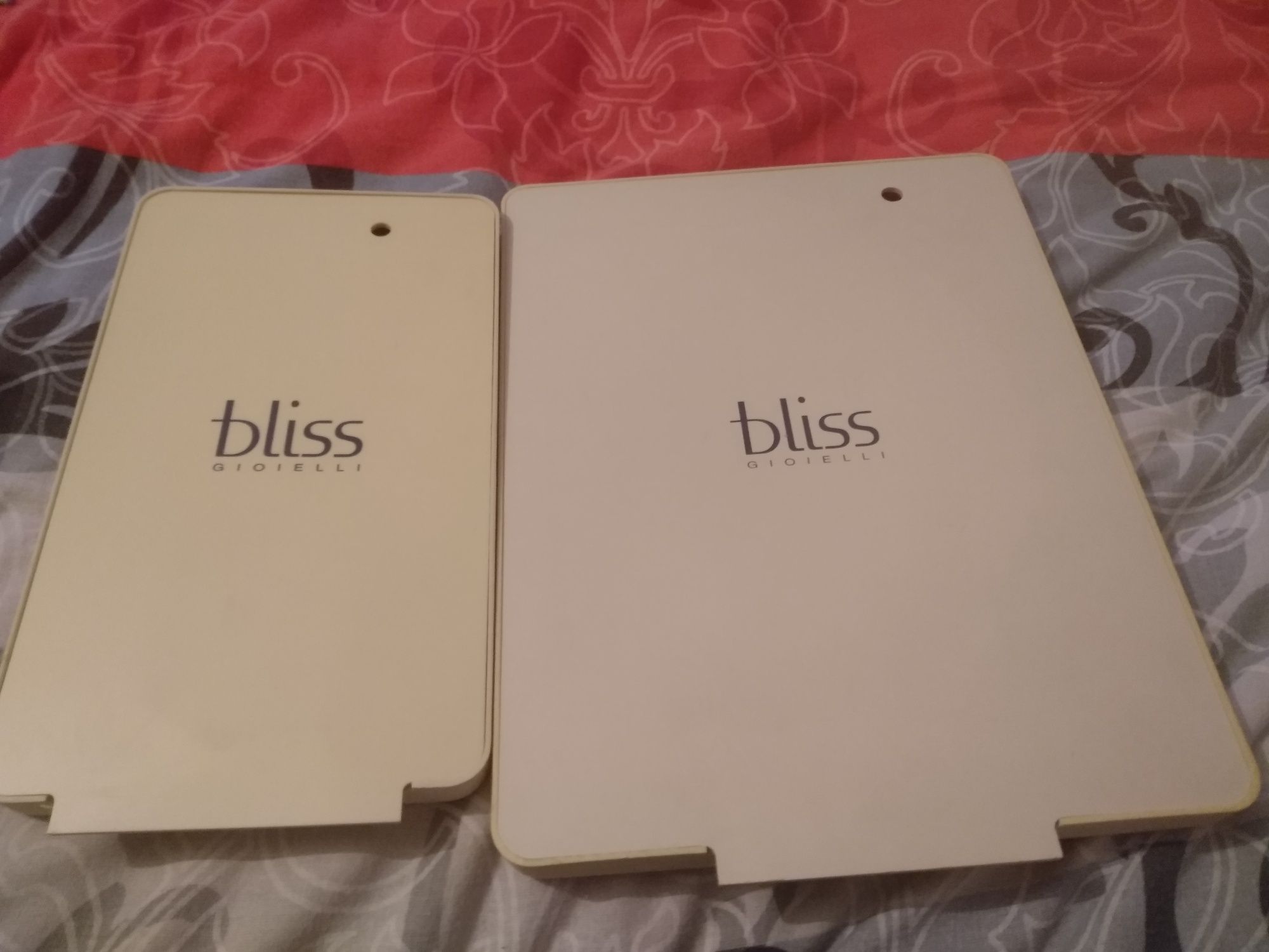 4бр рекламни табели на Бутиковата бижутерска фирма "Bliss"