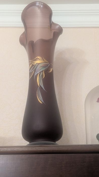 Продам высокую вазу Богемия.