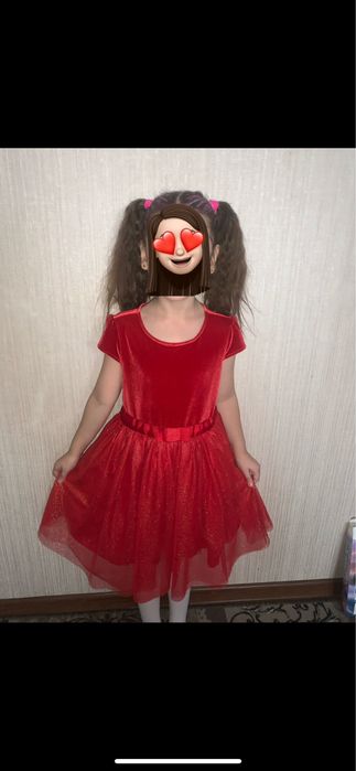 Продам нарядное платье для девочки