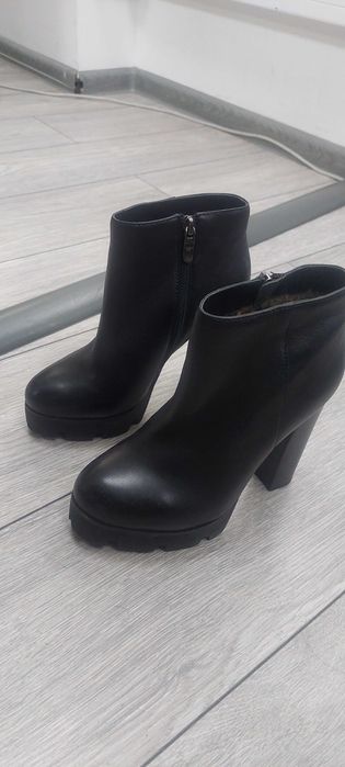 Продам новые ботильоны зимние на каблуке 35 размер