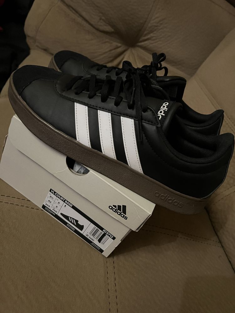 Маратонки Adidas 42 номер