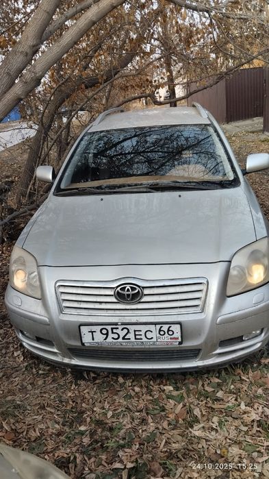 Тайота Авенсис 2005 года