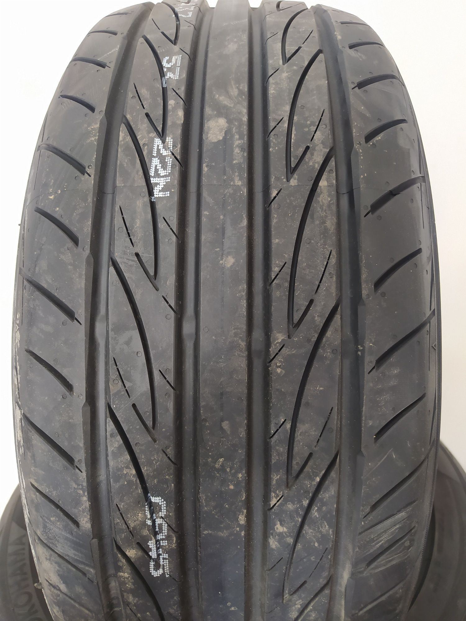 245/45R18 Yokohama V701