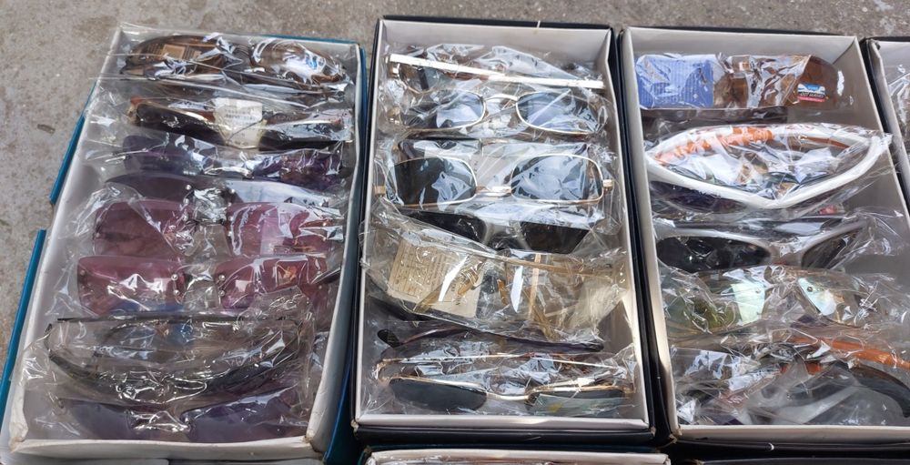 Сет от 10 кутии слънчеви очила