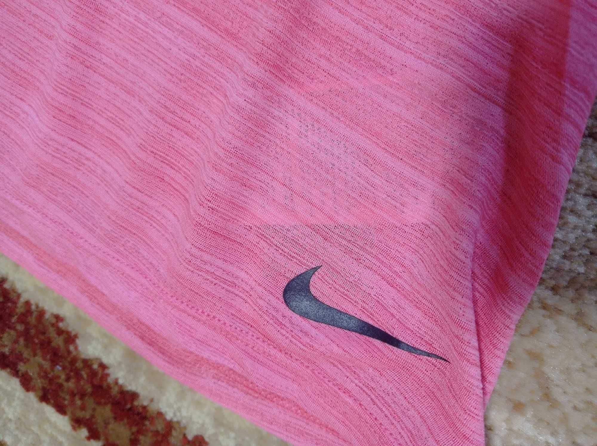 Дамски спортен топ NIKE