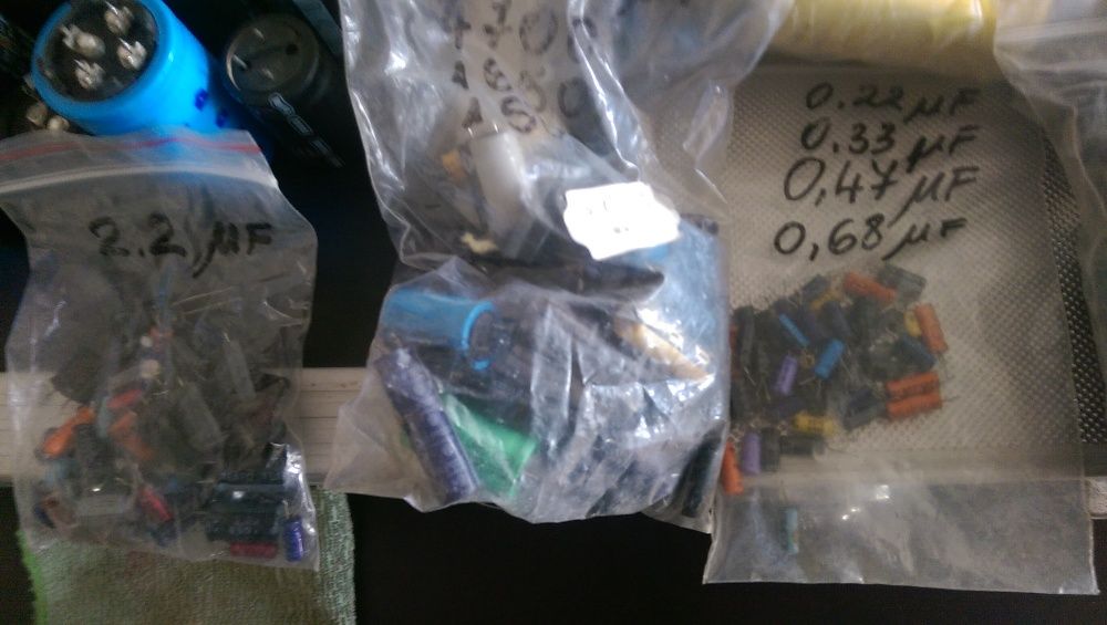 Condensatori (LOT) de diferite marimi si valori