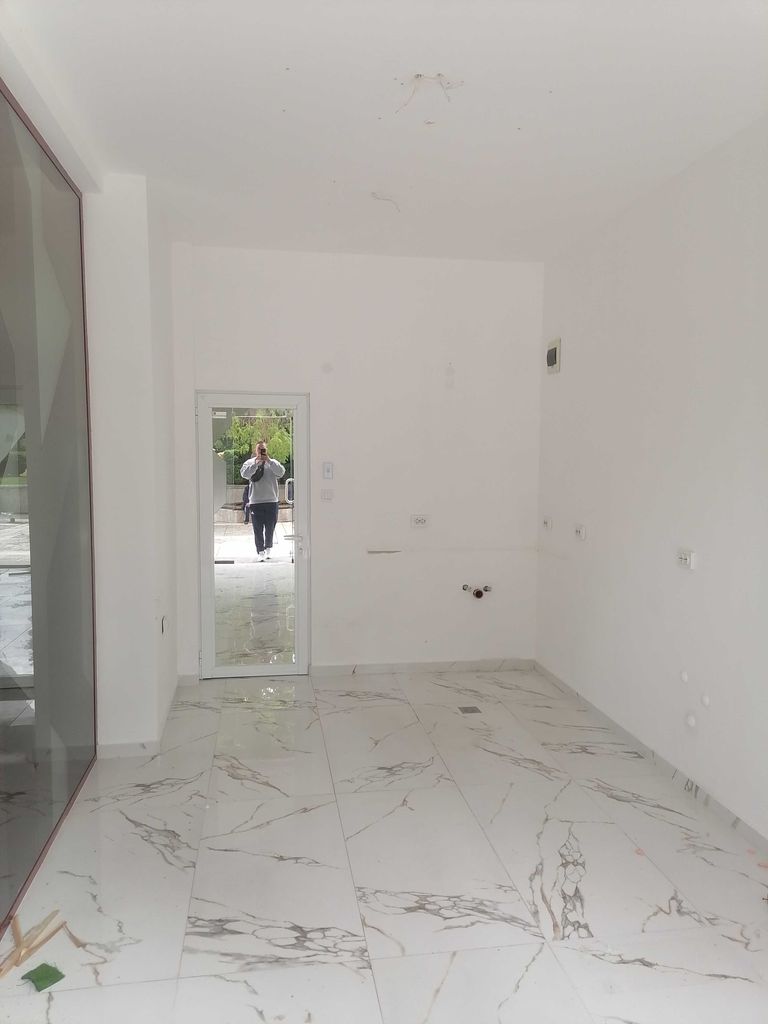 Дава се под наем Магазин в Харманли - 26 кв.м за 255 € - Снимка #10
