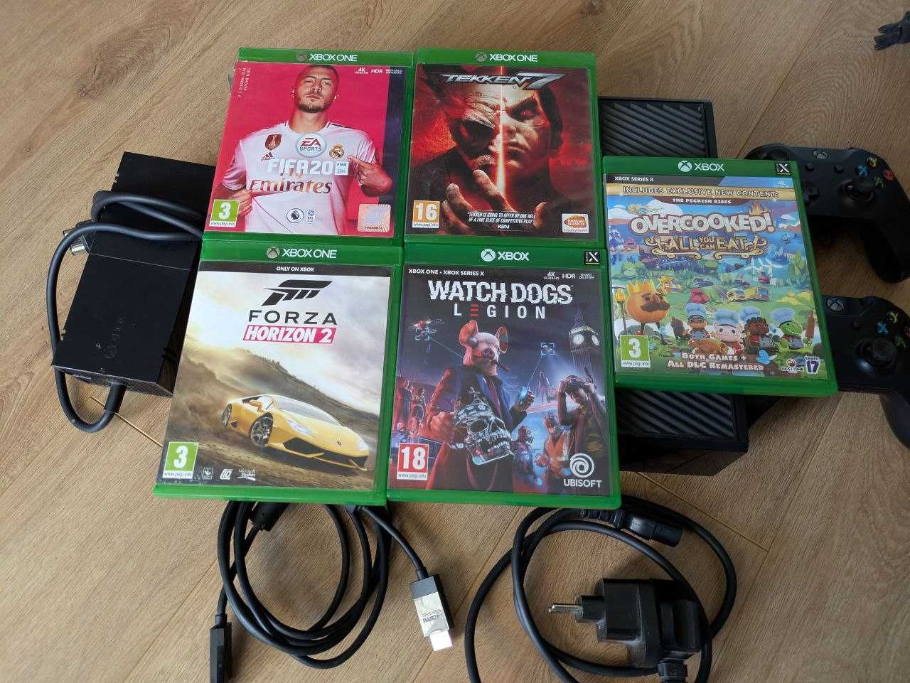 Xbox One с 2 джойстика и 5 игри
