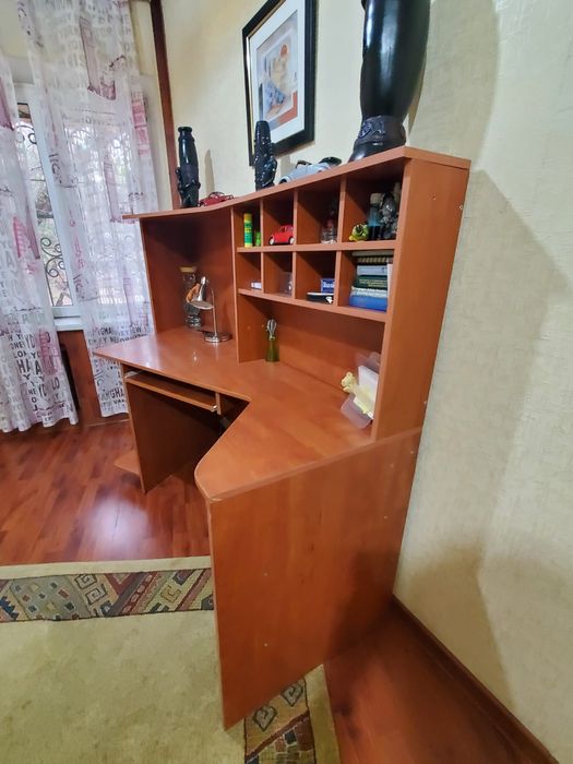 Стол письменный, компьютерный.