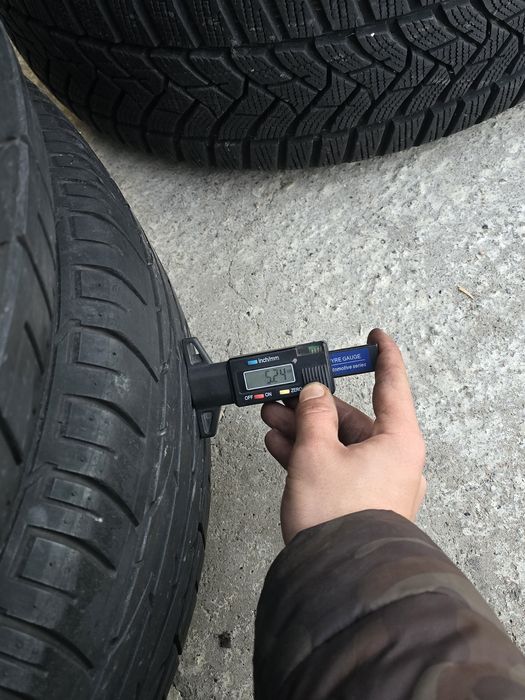 4 Броя 215/65/16 Bridgestone 2x5,6mm 2x5,2mm