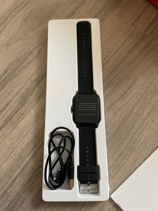 Смарт часовник , бял и черен , нови