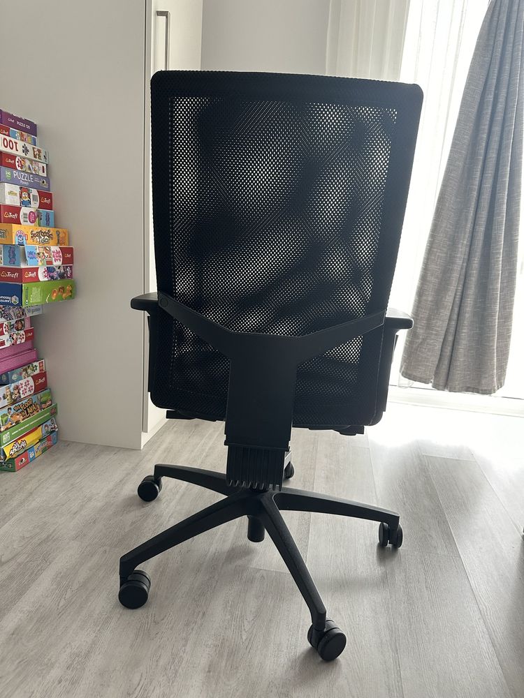 Scaun de birou ergonomic negru