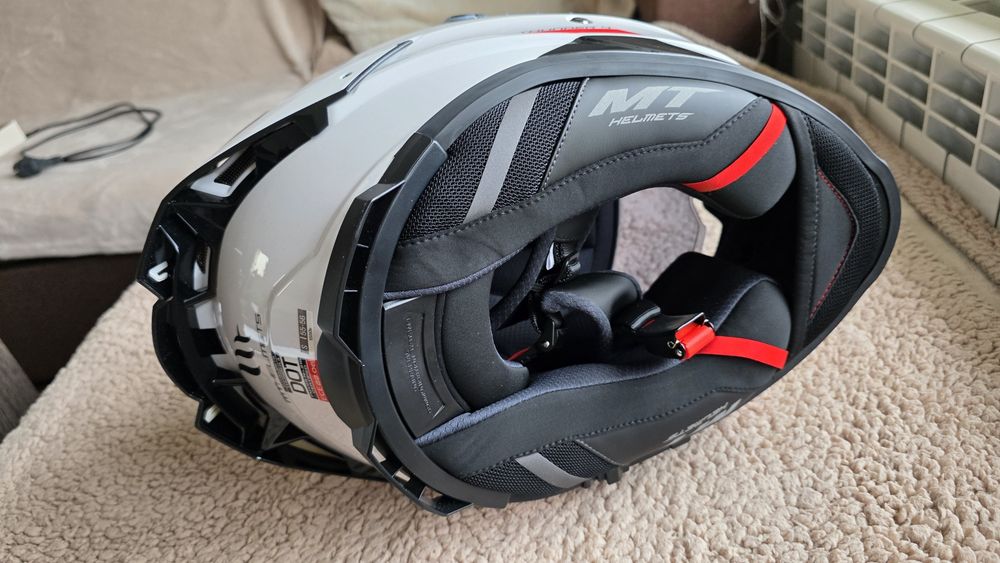 Каска за мотор MT Thunder 4 SV - S размер