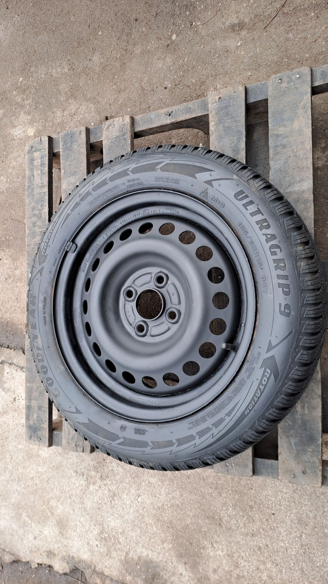 1бр. РЕЗЕРВНА 15" 4х100мм, 4x100 с гума 185 60 15 Goodyear