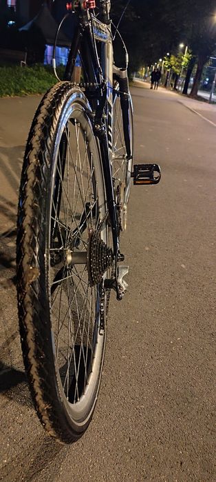 Vând bicicletă Bulls cadru de aluminiu 54 cm 22 inch 24 viteze roți 28