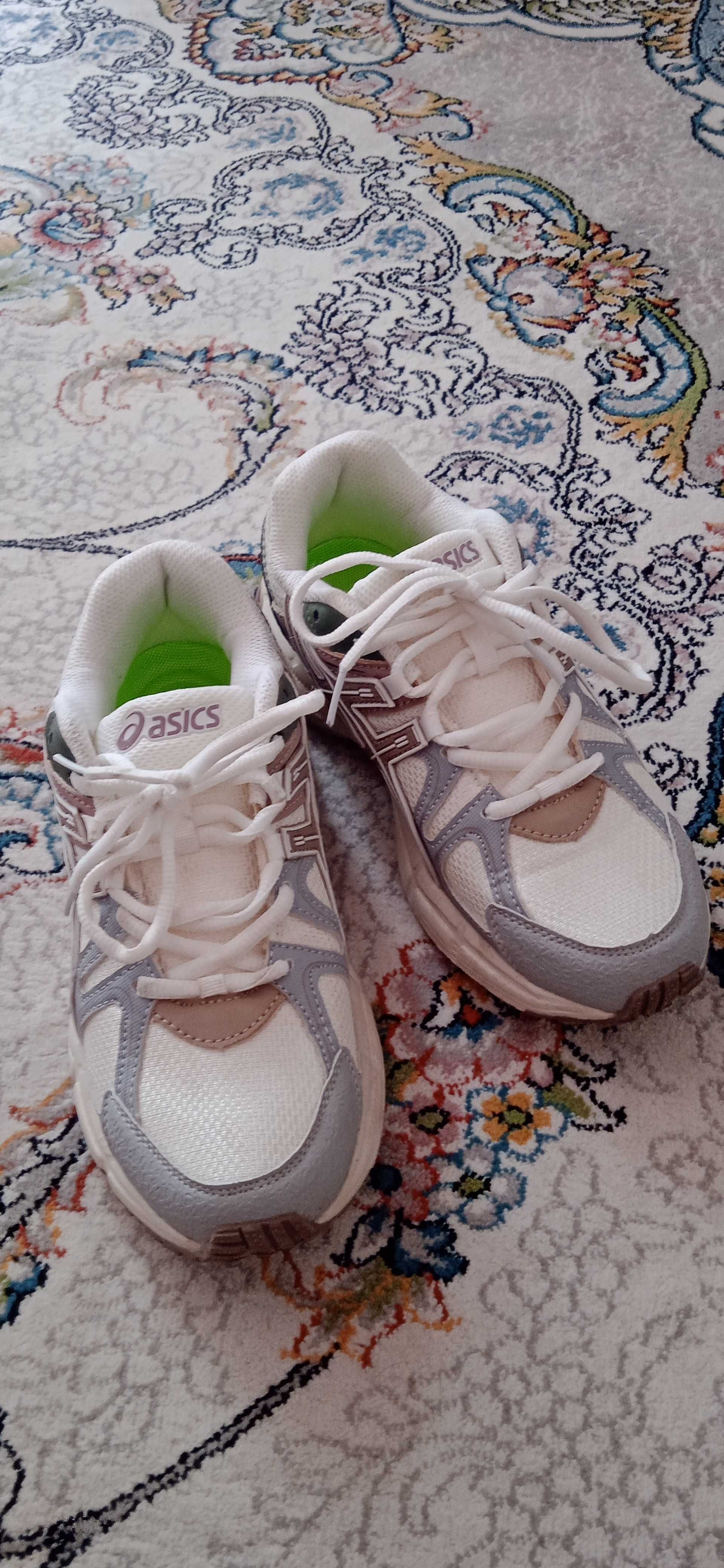 Женские кроссовки Asics 38 размер