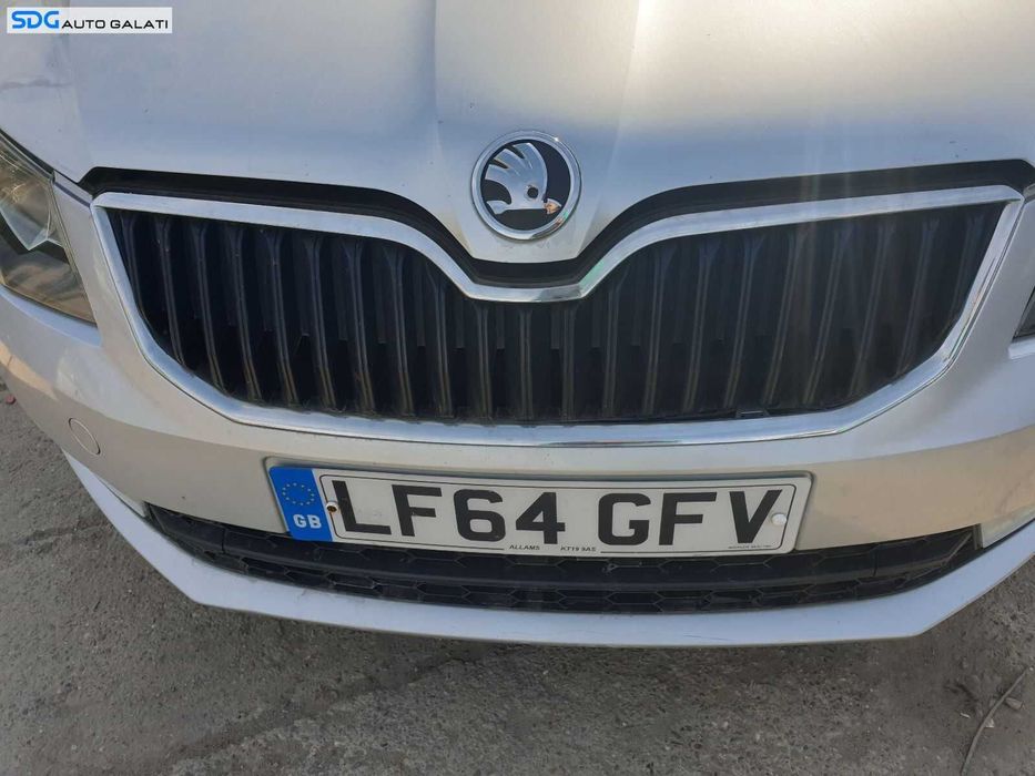 Bara Spoiler Fata Completa cu Spalatoare si Proiectoare Skoda Octavia 3 2013 - 2017 Culoare LA7W 8E8E [0268]