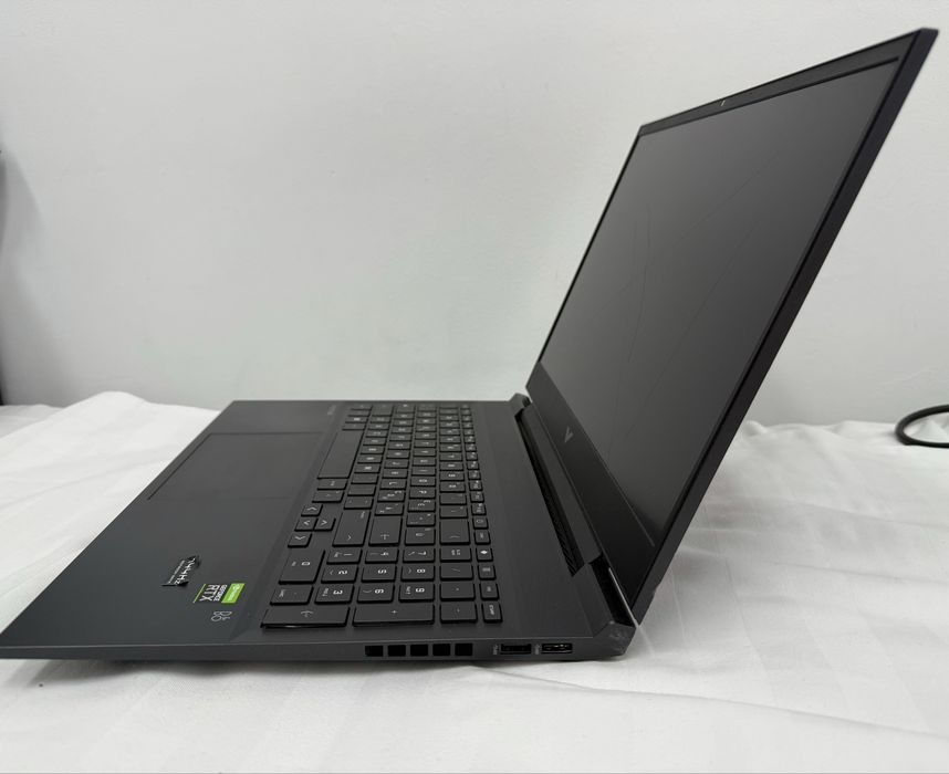 Vând Laptop HP Victus 16 - Rtx 3060 - 144hz + încarcător