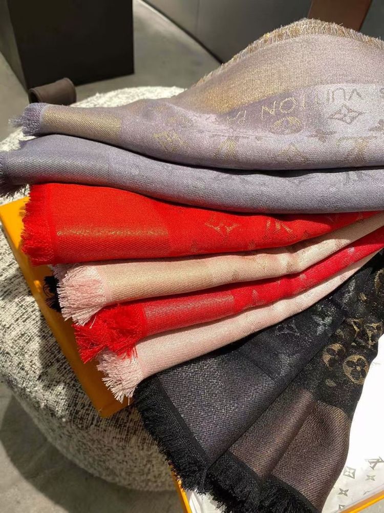 Шалове Louis Vuitton