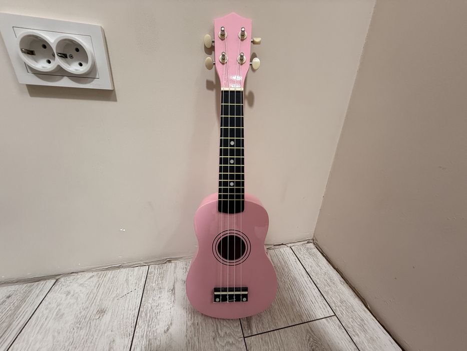 Продается новое укулеле