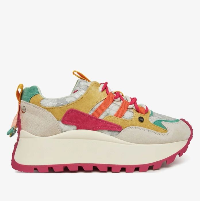 Чисто нови дамски маратонки GOE