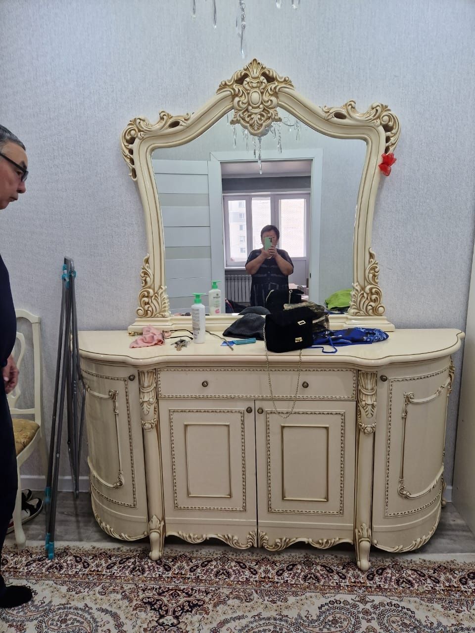 Продам комод с зеркалом