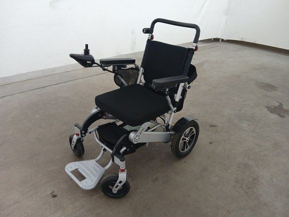 Scaun rotile electric 8000EA Nou