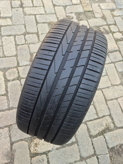 O bucată 255/40 R20 vară - una Michelin Hankook