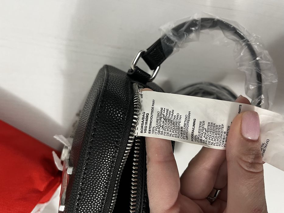 Geantă Mario Valentino, model crossbody, culoare neagră.