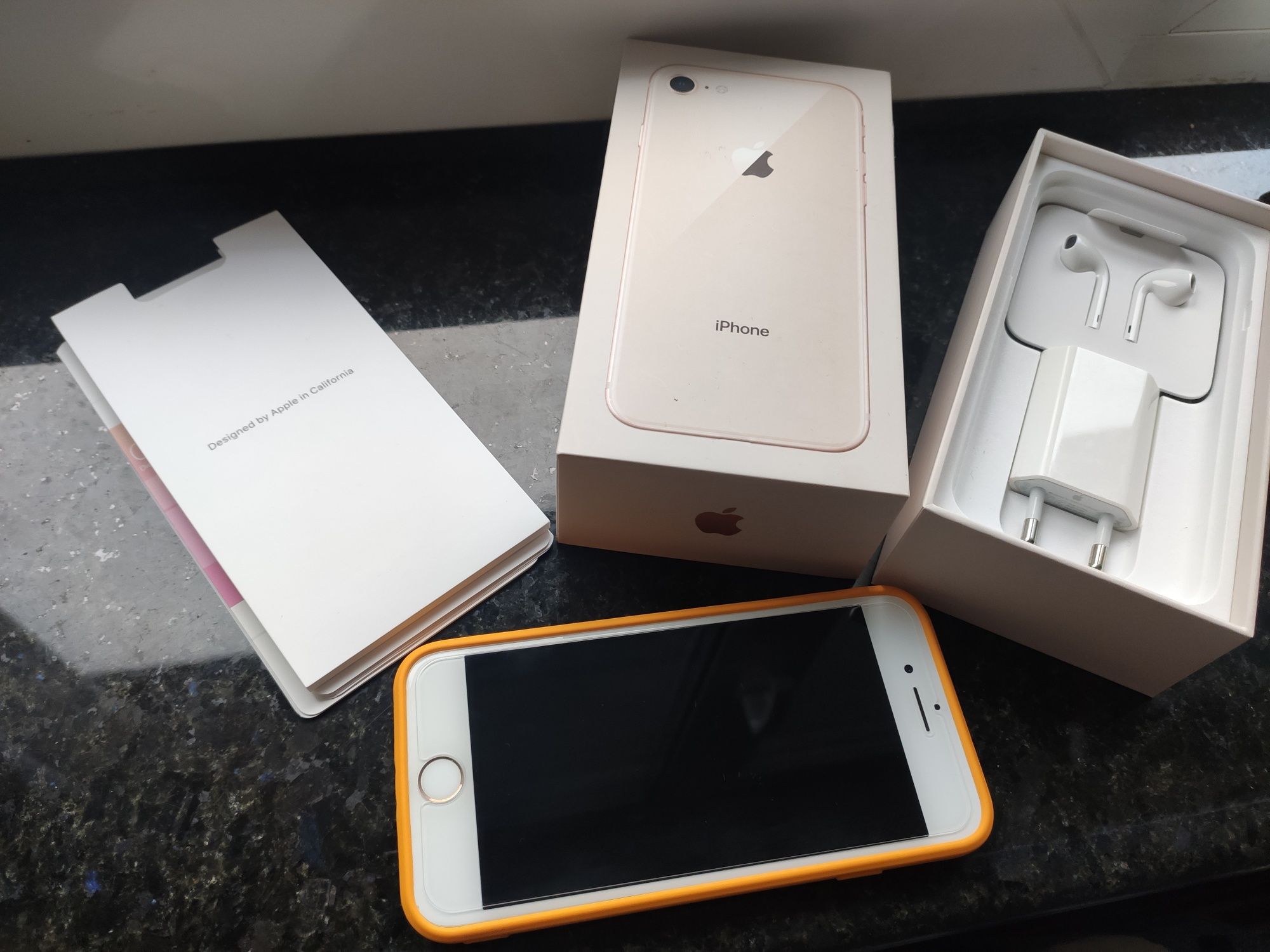 iPhone 8 Gold 64gb baterie 100%