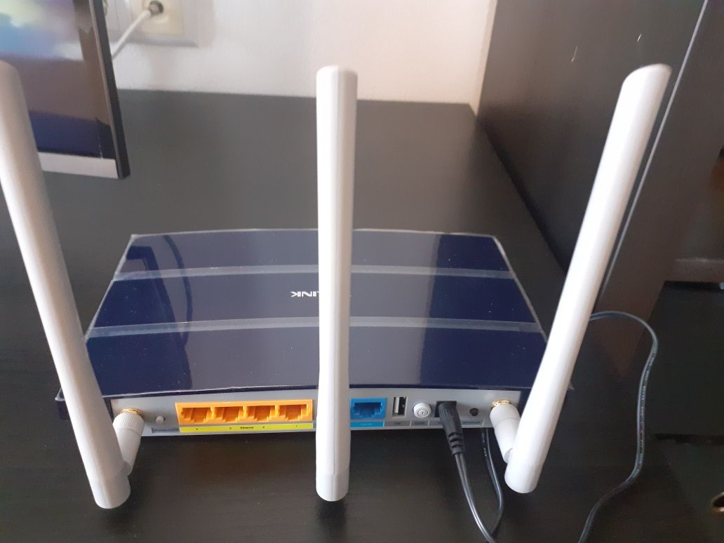 Router tp link cu 3 antene nou