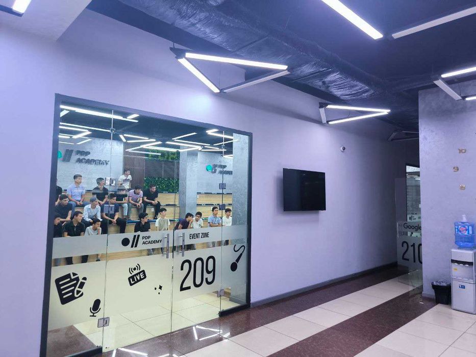 Здание Чорсу 4-этажа 5200 м² 13-соток часть в аренде ремонт есть
