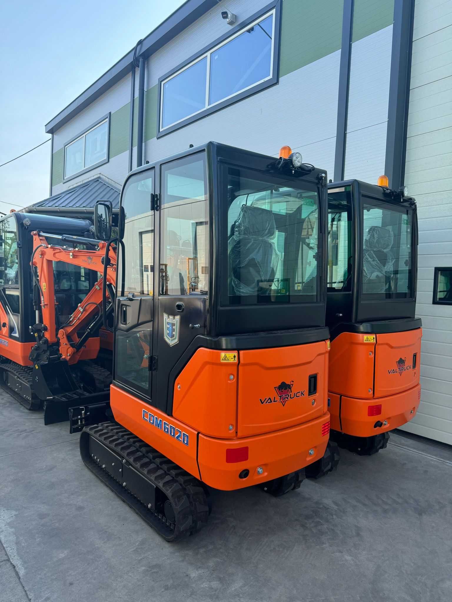 Mini excavator Valtruck 2,0t NOU Premium Motor YANAMR GARANTIE 3 ANI