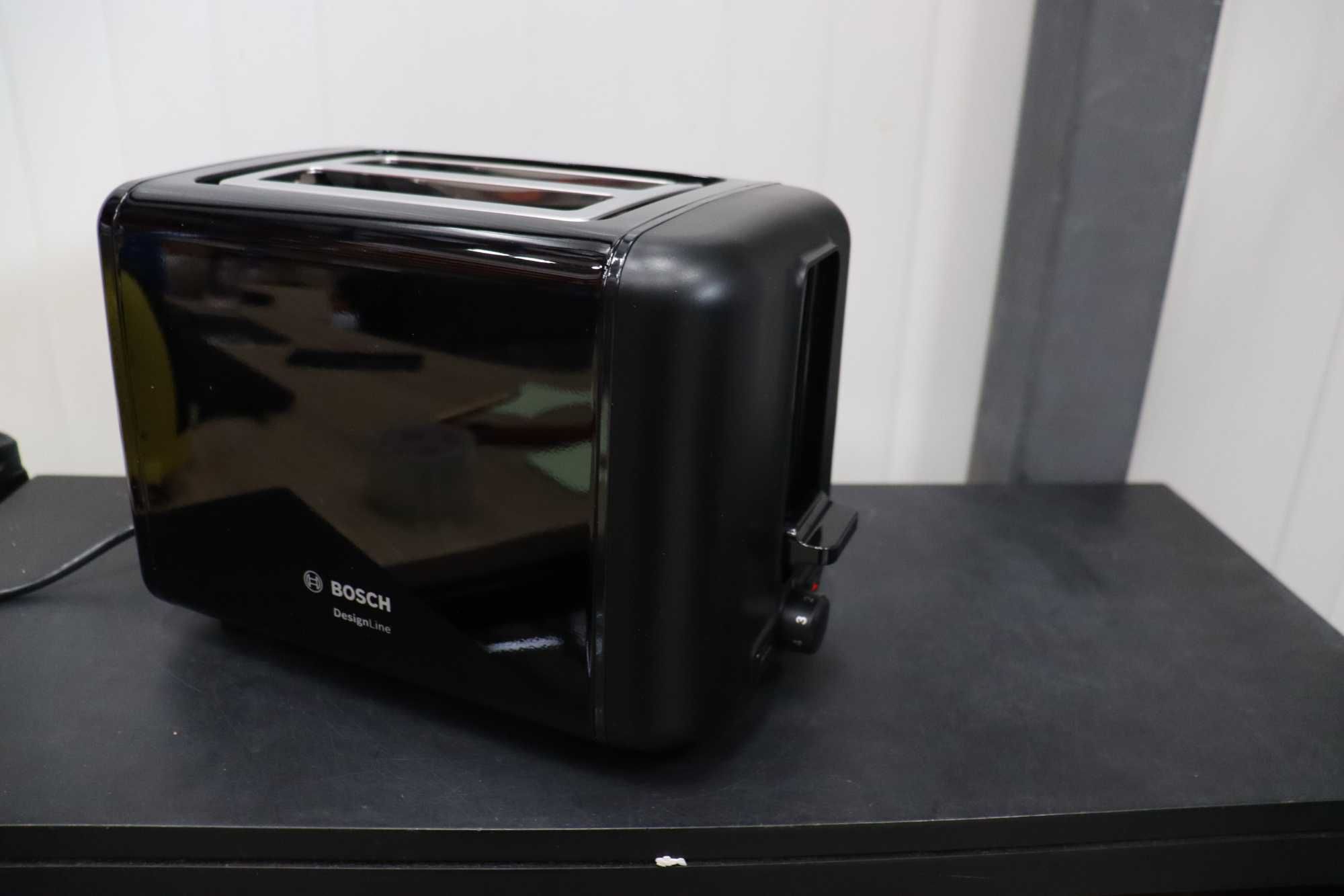 Тостер Bosch TAT3P423GB DesignLine, неръждаема стомана, 970 W, черен