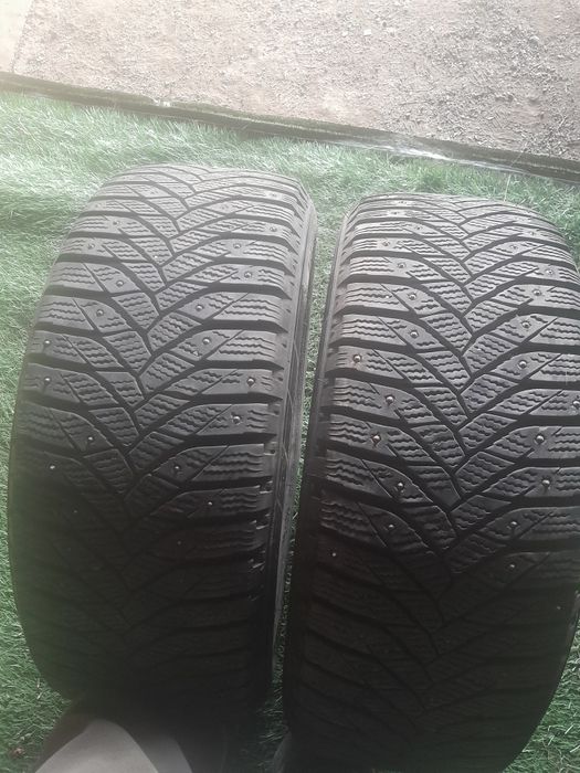 Продам две резины хорошые зимние