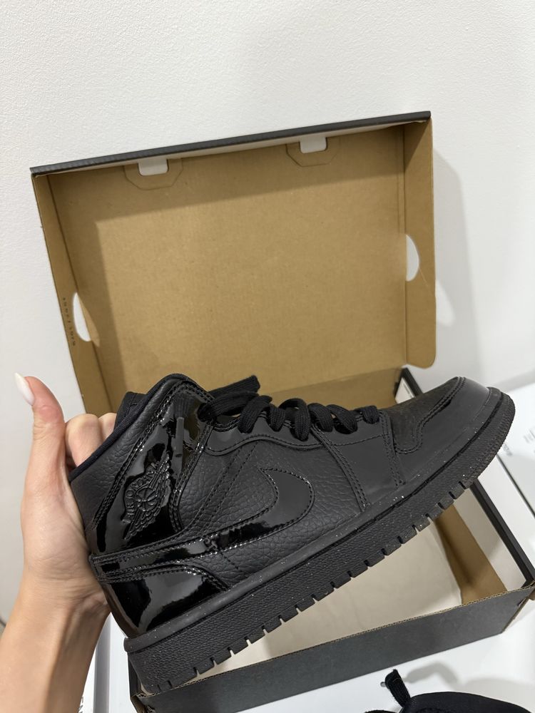 Air Jordan 1 Mid Black