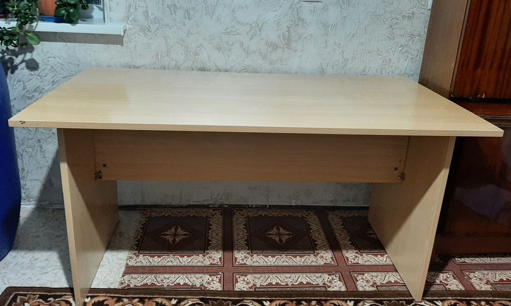 Кухонный столы б/у 7000т