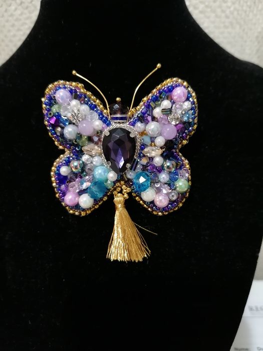 Brosa margelute handmade