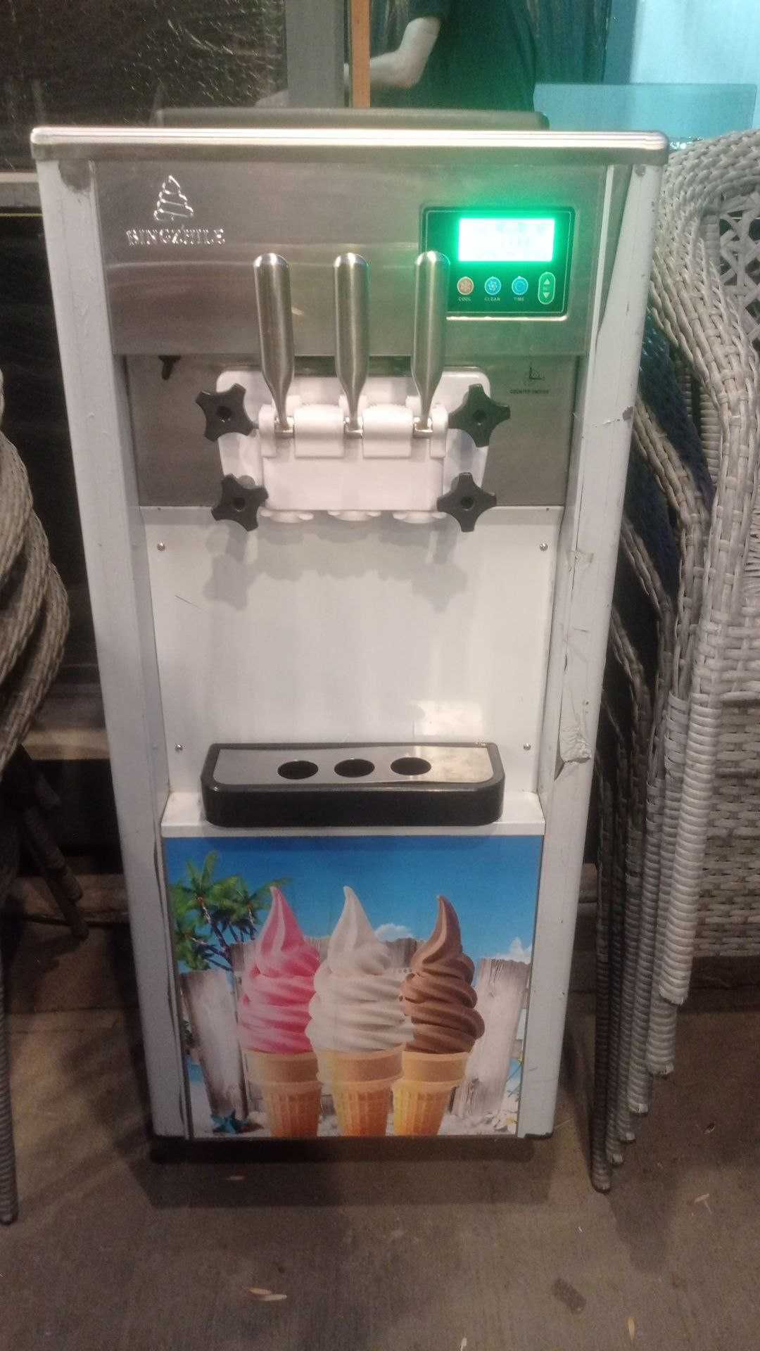 Frezer sotiladi, 200 v li