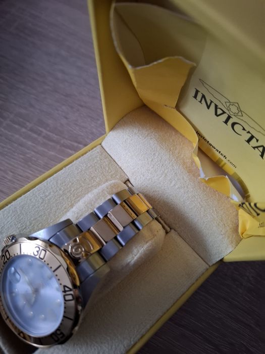 Часовник Invicta нов