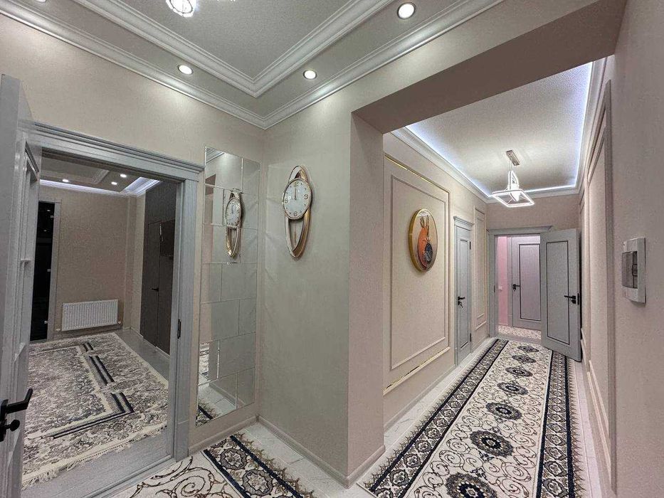 4х комнатная квартира на 3 этаже 1000кв/м,  в Самарканде