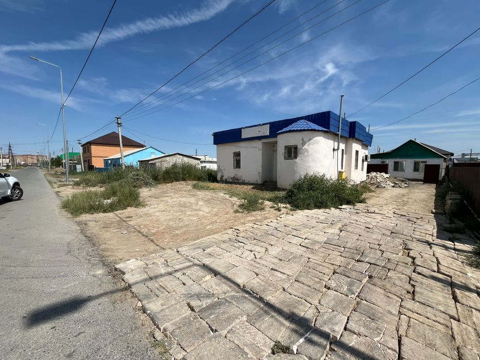 Продаётся здание (бывшее мини-кафе) в мкр. Береке(контейнерная)