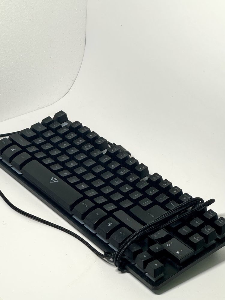 Геймърска клавиатура GXT стил – подсветка, пълен размер, USB